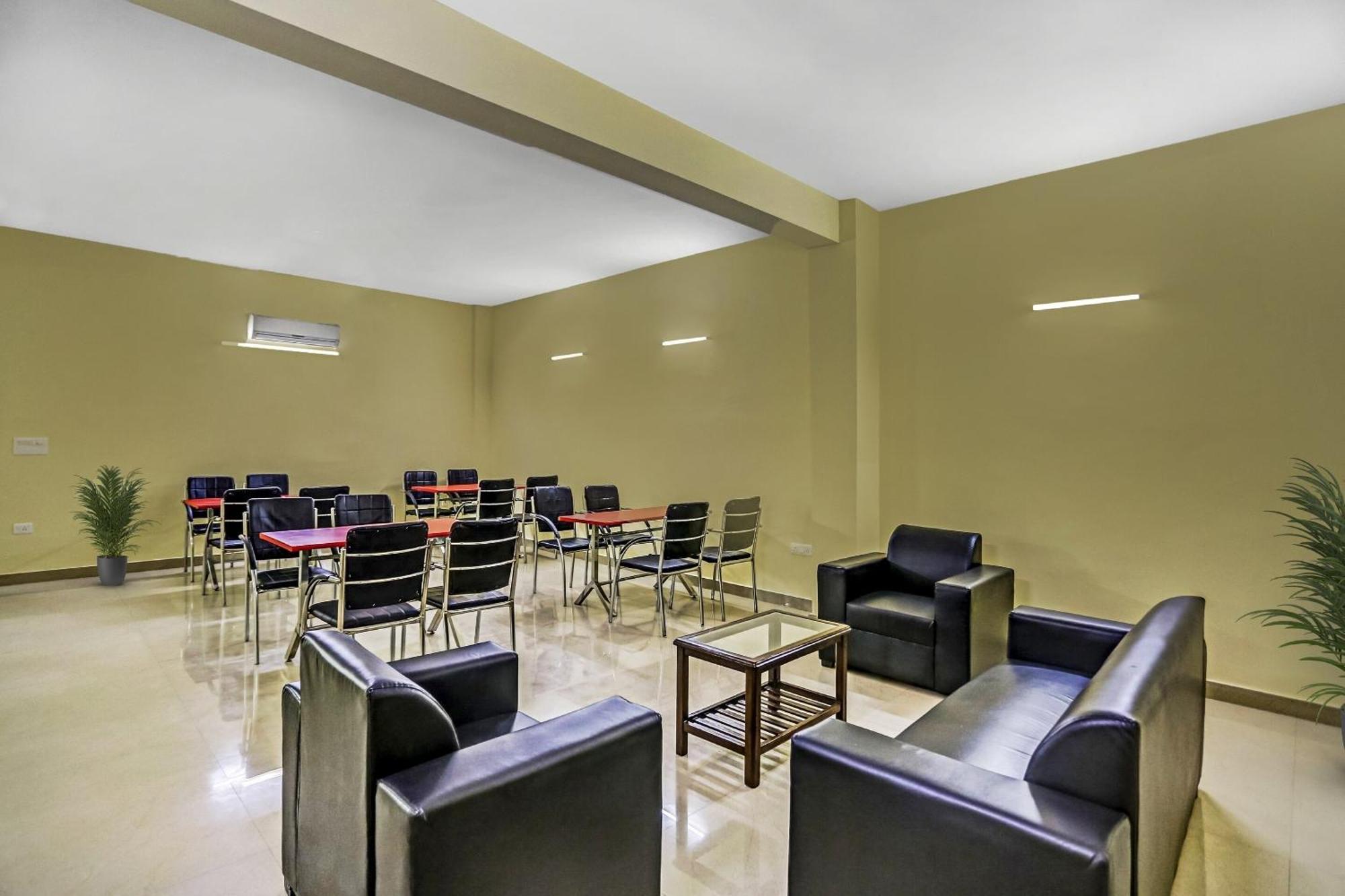 Townhouse Rumaisa Indirapuram Экстерьер фото
