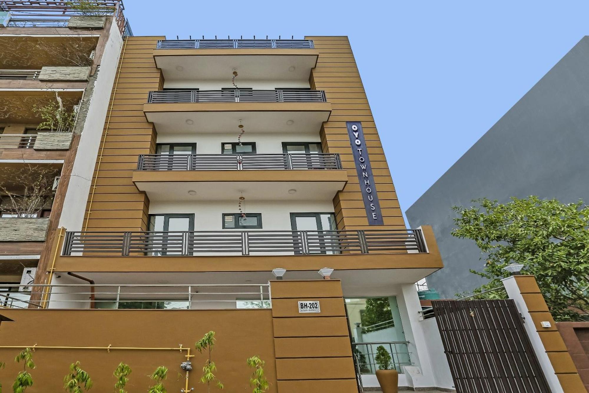 Townhouse Rumaisa Indirapuram Экстерьер фото